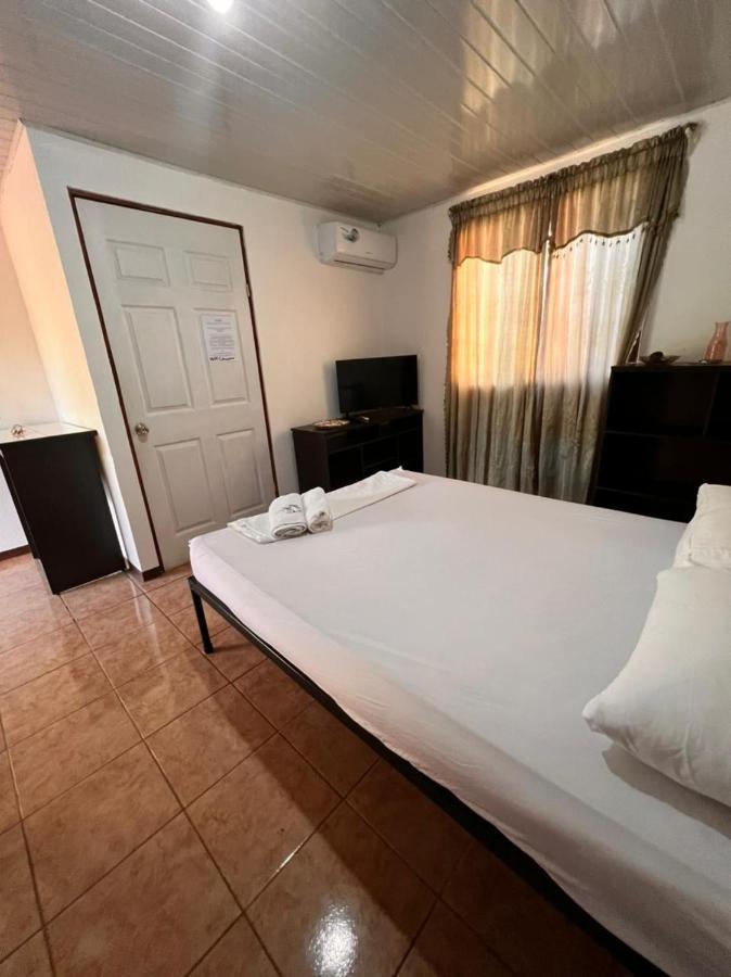Cabinas Playa Bandera Bed & Breakfast Parrita Ngoại thất bức ảnh