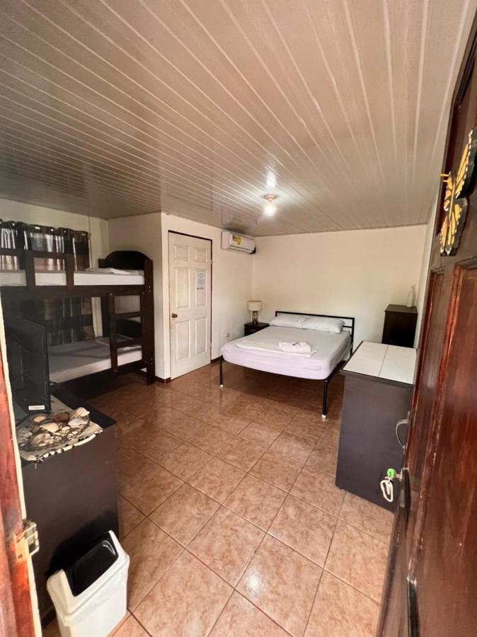 Cabinas Playa Bandera Bed & Breakfast Parrita Ngoại thất bức ảnh