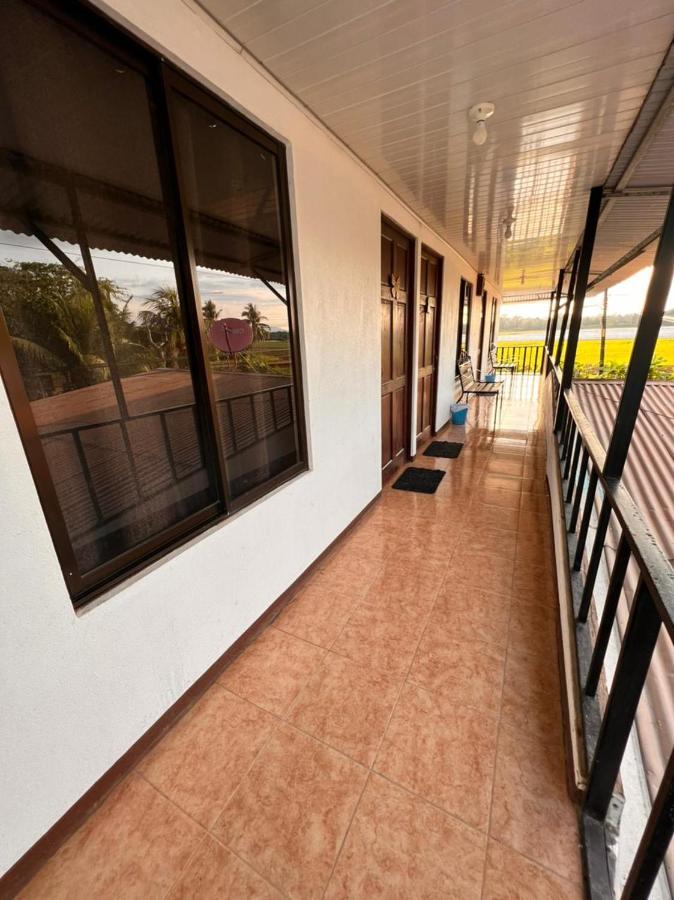 Cabinas Playa Bandera Bed & Breakfast Parrita Ngoại thất bức ảnh